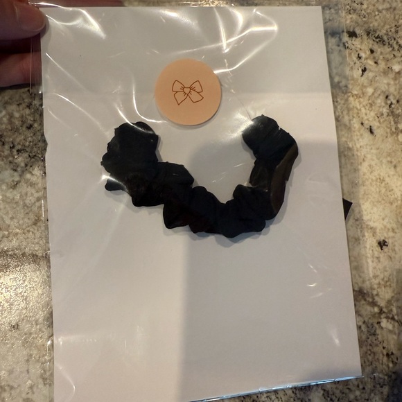 New little poppy co bow scrunchie - Picture 2 of 2